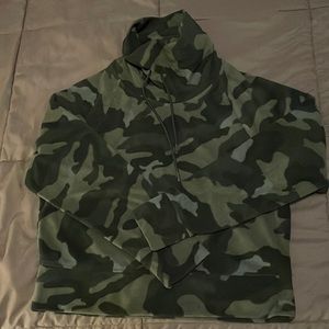 Old Navy Active fleece top, turtleneck with drawstring, camo